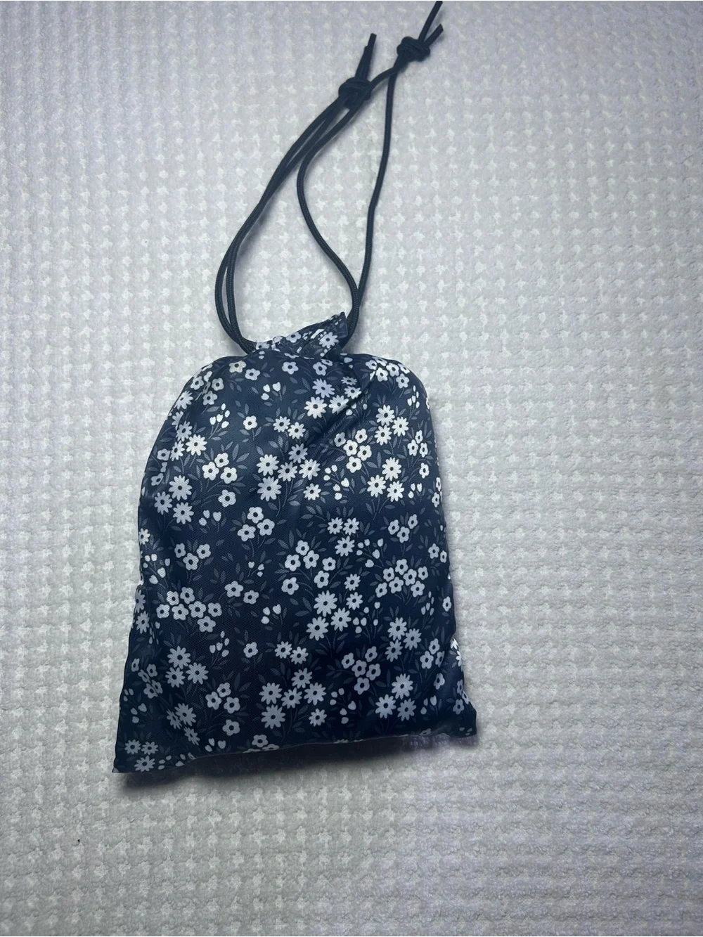 LAYN/GO FLORAL Quilted Drawstring Cosmetic Bag